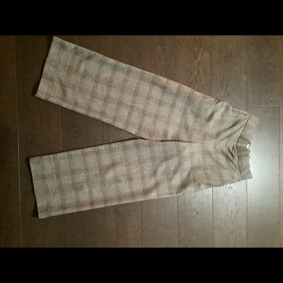 Aritzia Wilfred Easy Pant
High-rise wool trousers - Picture 3 of 3